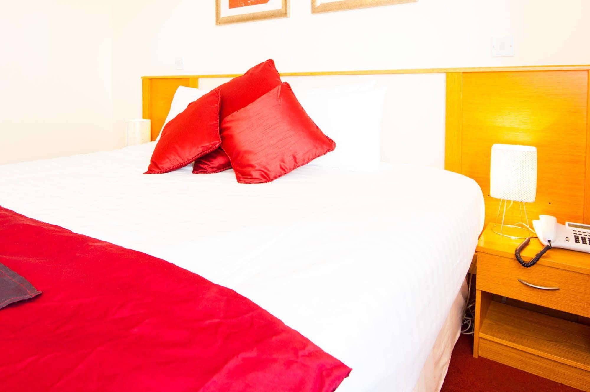 The Arches Hotel Claregalway Exteriör bild