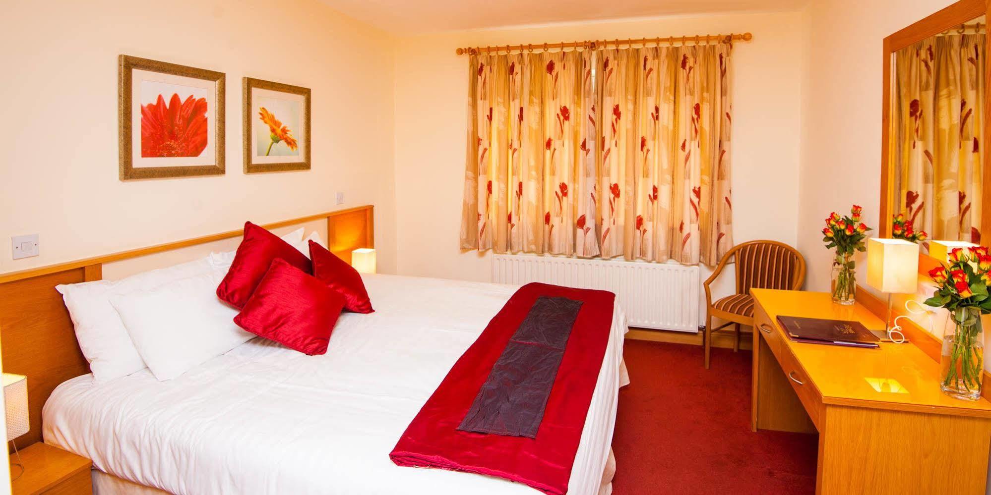 The Arches Hotel Claregalway Exteriör bild